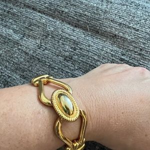 Gold tone Napier bracelet/Vintage Napier Pattern n 4,774,749